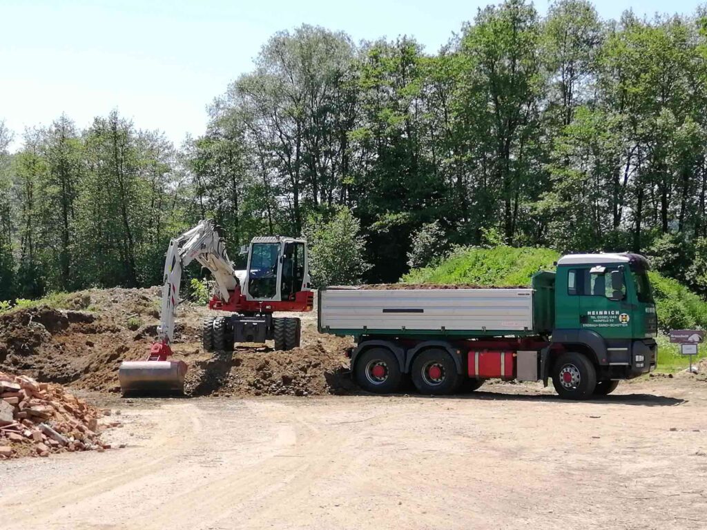 Bagger + LKW 2